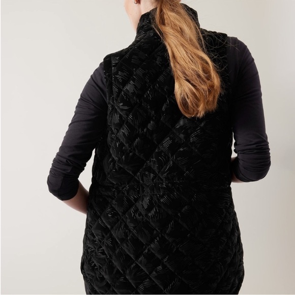 Athleta Rare Whisper Featherless Velvet Vest Size Small - Picture 2 of 6